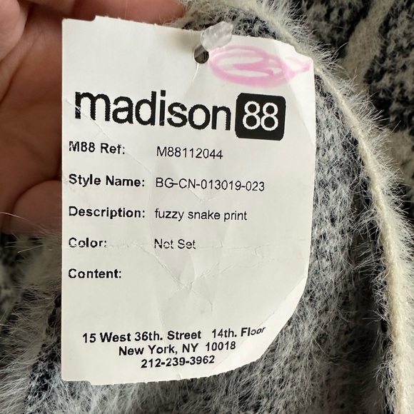 NWT Madison 88 fuzzy snake print sleeveless cardigan one size - Picture 5 of 5